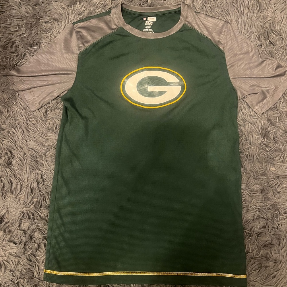 NFL Team Apparel Packers Shirt. Size Medium